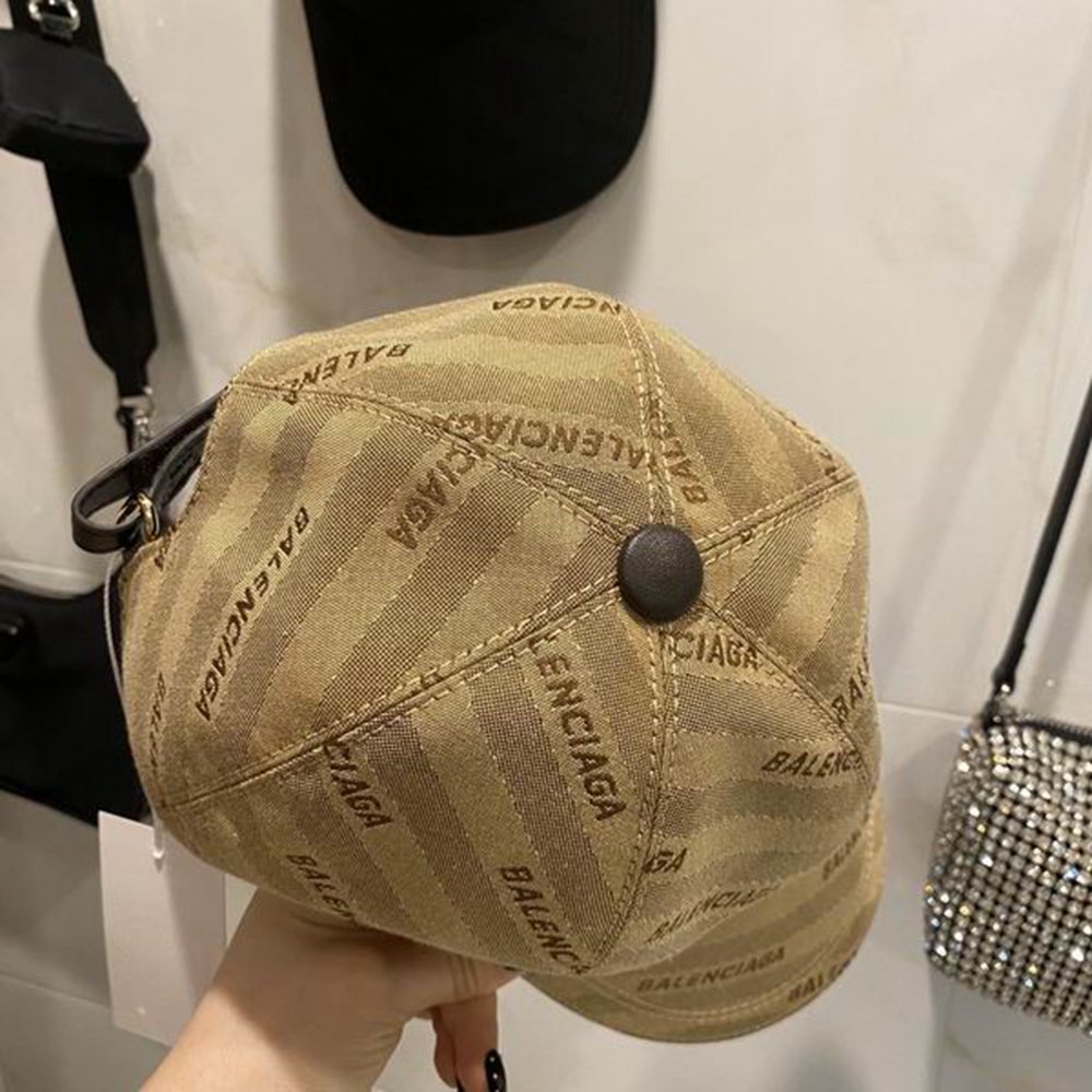 Ba*len*cia*ga hat
